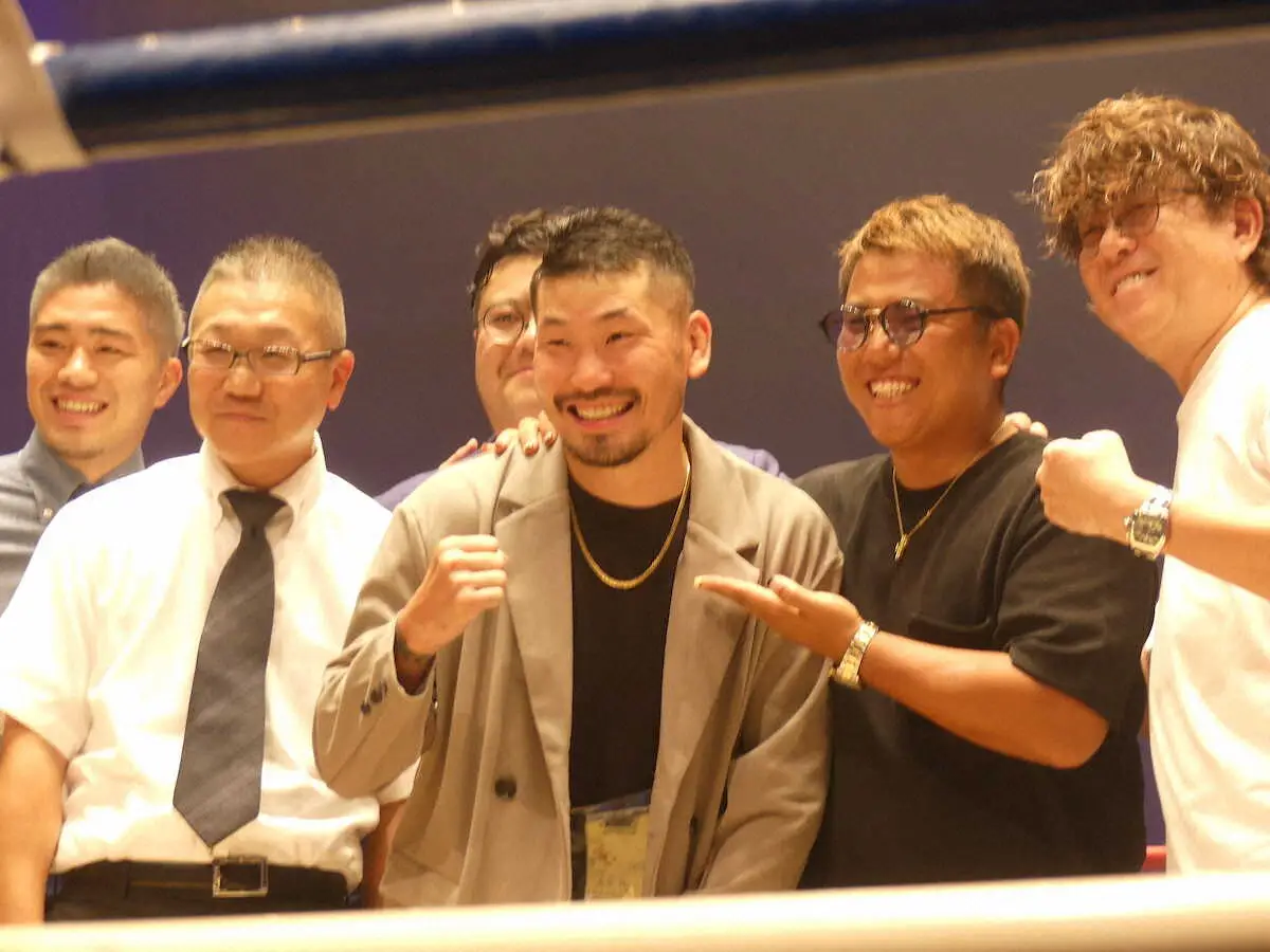 元世界王者・岩佐亮佑氏　「本当に幸せでした」　後楽園ホールでの引退式で10カウントセレモニー
