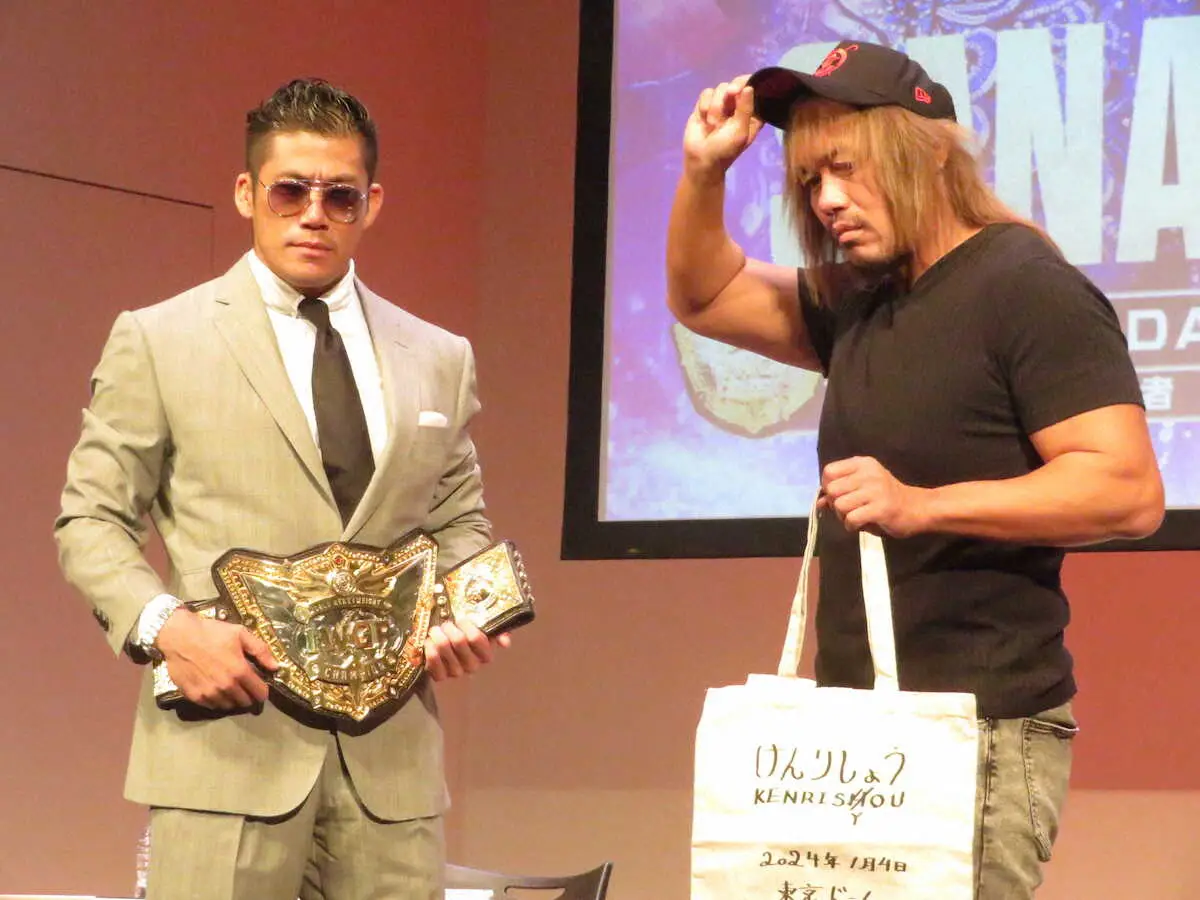 1・4東京ドーム大会でIWGP世界へビー級のベルトを賭けて対戦する王者SANADA（左）と内藤哲也　　　　　　　　　　　　　　　　　　　　　　　　　　　　　　