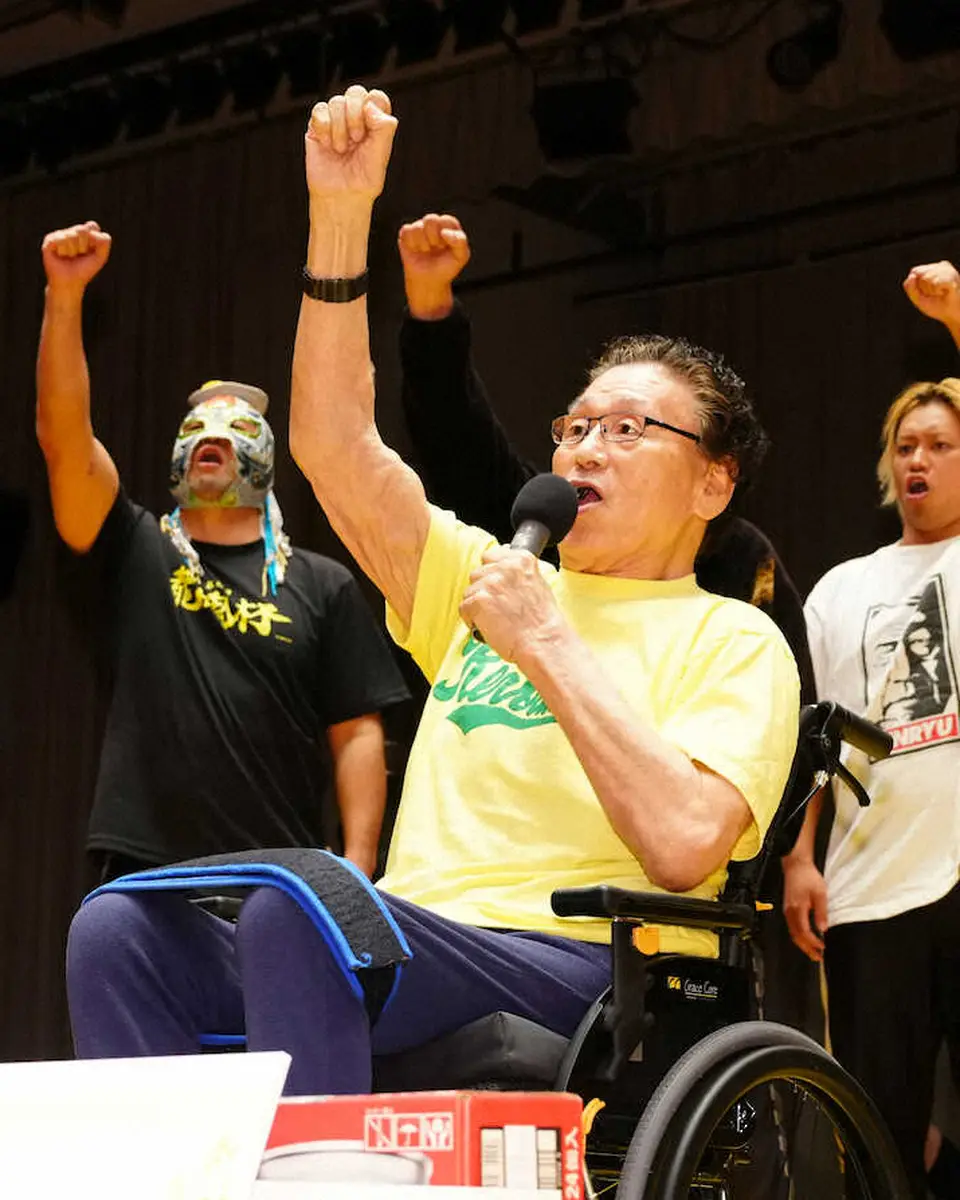 天龍源一郎氏　車椅子で1年3カ月ぶりリングに登場「今、辛口のコメントは俺しか言えないからな」
