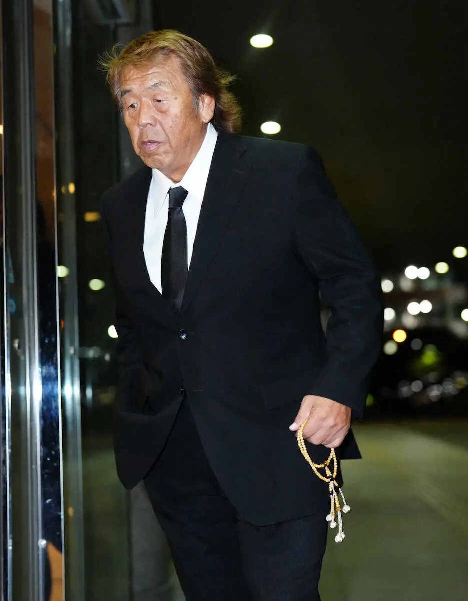 【画像・写真】小林邦昭さん通夜で長州が悲痛な叫び…藤波は渋滞で弔辞読めず　前田、浜口京子ら200人参列