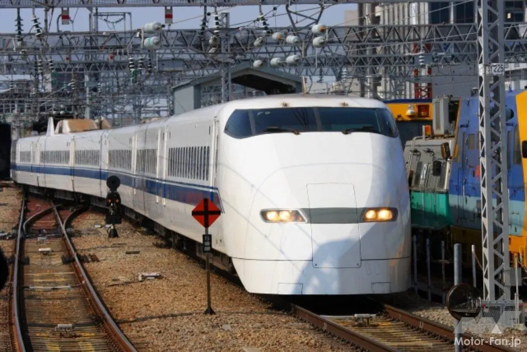 東海道新幹線「のぞみ」がデビュー。東京～大阪間で最高速度270km/h、所要時間2時間30分まで短縮して航空便に対抗【今日は何の日？3月14日】