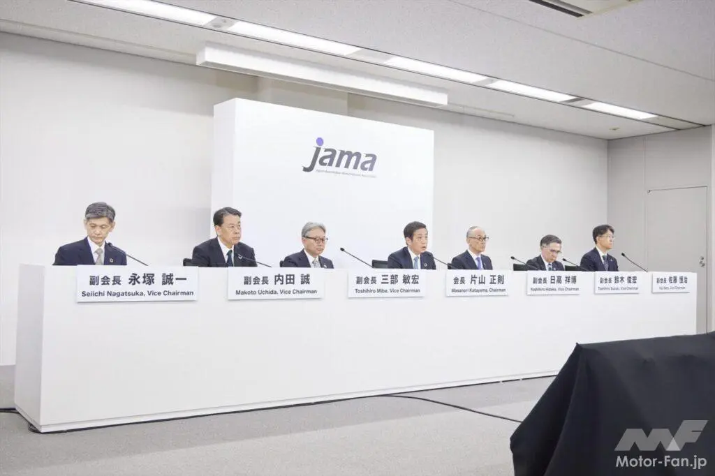 
                            日本自動車工業会（自工会）は3月22日、東京都内で記者会見を実施。2024年に自工会の会長に就任した片山正則会長（いすゞ自動車会長）ほか6名の副会長が、自動車業界が直面する喫緊の7つの課題について語った。 片山会長は20 […]
                        