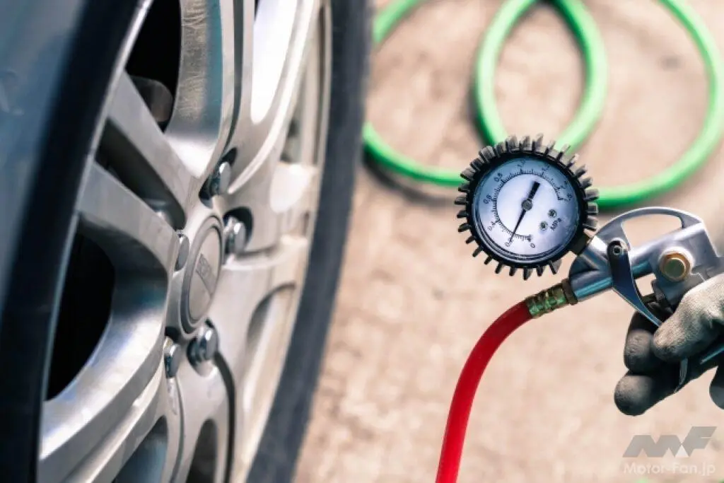 
                            今日はクルマの足元を支える「タイヤの日」 4月8日は、一般社団法人日本自動車タイヤ協会（JATMA）が定めた「タイヤの日」だ。数字の8の形がタイヤの形を連想させるからだが、ドライバーにタイヤの重要性を知ってもらったり、正 […]
                        