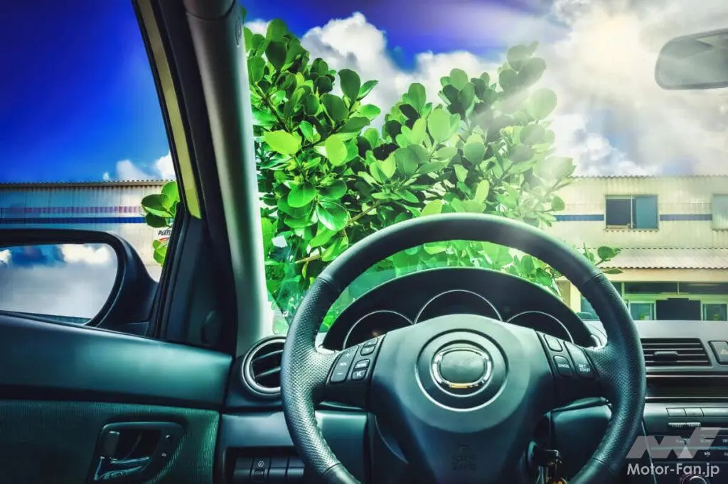 
                            【車内の日焼け対策・4選】窓と身体の両方で紫外線をブロック 一般的な自動車用ガラスでも、紫外線を大幅に遮断してくれる性能が持たされている。さらに近年は、紫外線の99％を遮断するスーパーUVカットガラスが装着される新車も増 […]
                        