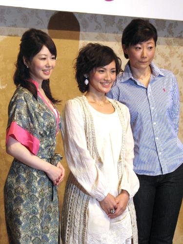 ＴＢＳ系ひるドラ「おちゃべり」に出演する左から堀内敬子、星野真里、峯村リエ