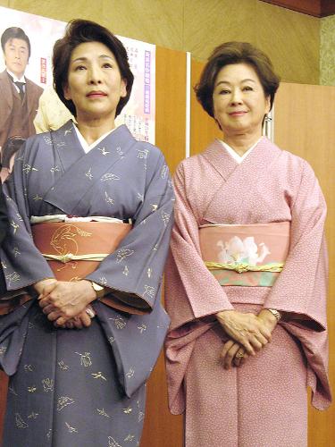 「女の一生」に意欲満々の波乃久里子（左）と司葉子