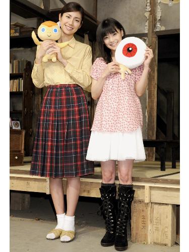 ＮＨＫ連続テレビ小説「ゲゲゲの女房」のヒロイン松下奈緒（左）にバトンタッチした倉科カナ