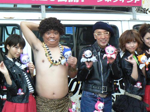 映画「１０億円稼ぐ」の公開記念イベントに出席した（左から）島崎俊郎（アダモちゃん）、テリー伊藤