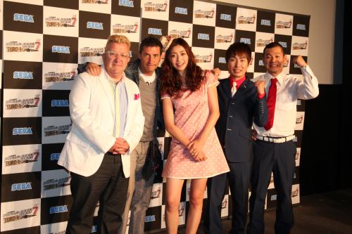 ＰＳＰ用ゲームソフトのキャスト発表会に登場した（左から）トニー・クロスビー、パンツェッタ・ジローラモ、片瀬那奈、Ｕ字工事の福田薫、益子卓郎