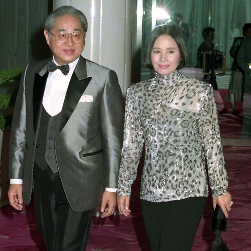 １９８９年、五木ひろしの披露宴に出席した長門裕之さんと南田洋子さん