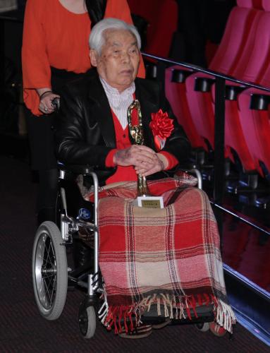 ９９歳・新藤兼人監督「２つももらって緊張」