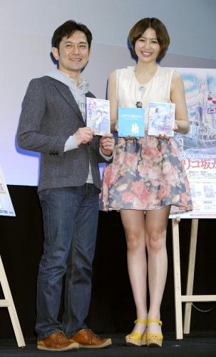 映画「コクリコ坂から」ＤＶＤ発売記念のトークショーに登場した宮崎吾朗監督（左）と長沢まさみ