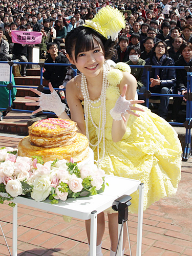 【画像・写真】“雨女”まゆゆ　晴れ晴れソロデビュー「完璧」！