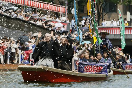 博多川で船乗り込み　吉右衛門らに２万８千人ファン大歓声