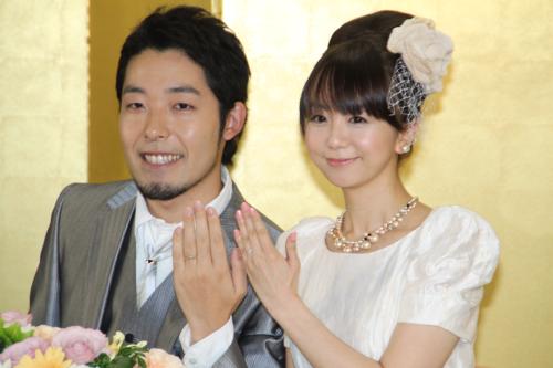 【画像・写真】オリラジ中田＆福田萌が結婚会見　自分たちで言った「やっぱりインテリ婚」