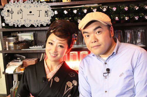 ウェブ番組で共演する神崎恵(左)と前田健
