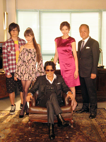 ドラマ「匿名探偵」の会見に出席した（左から）山口大地、三浦理恵子、高橋克典、片瀬那奈、田山涼成
