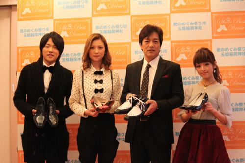 「第５回　シューズベストドレッサー賞」授賞式に出席した（左から）前川紘毅、吉澤ひとみ、野口五郎、舟山久美子