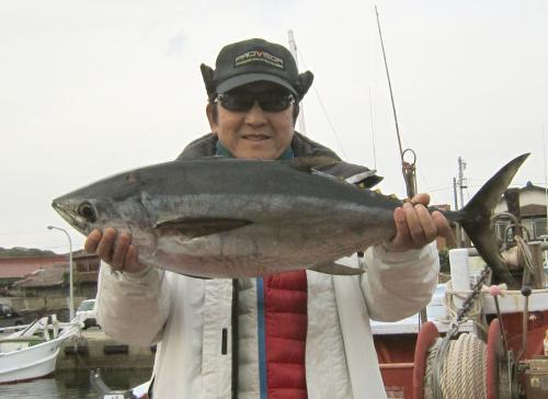 ８・５キロのクロマグロを釣り上げ優勝した松方弘樹