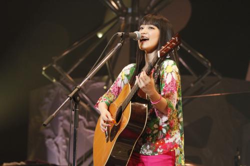 ｍｉｗａ　感激初武道館公演！「ヒカリヘ」など２３曲熱唱