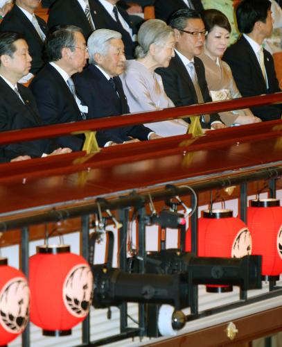 両陛下　新装歌舞伎座で観劇「勘三郎さんがいたら喜んだでしょう」