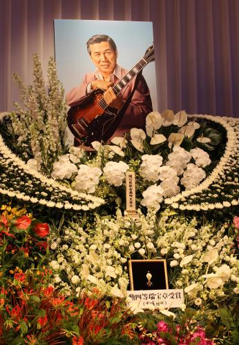 田端義夫さんお別れの会に１０００人参列、ペギー葉山ら悼む