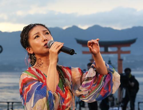 島谷ひとみ　厳島神社ライブ！１４年ぶり演歌のデビュー曲歌う