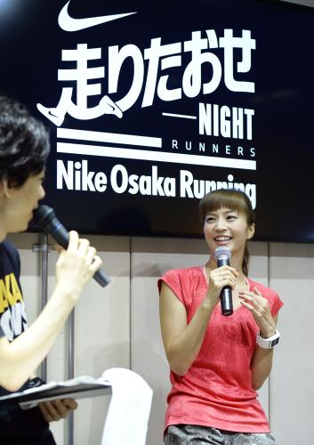 「ナイキ大阪ランニング」が新装オープンし、記念イベントに登場したタレントの安田美沙子