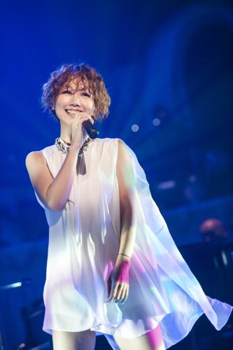 大塚愛　デビュー１０周年ライブ　ファンに似顔絵プレゼントも