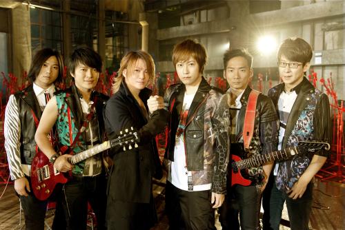 海外歌手と初めてコラボレーションしたＧＬＡＹのＴＥＲＵ（左から３人目）と台湾５人組バンド「Ｍａｙｄａｙ」
