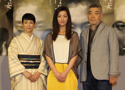 「足尾から来た女」制作発表に登場した（左から）鈴木保奈美、尾野真千子、柄本明