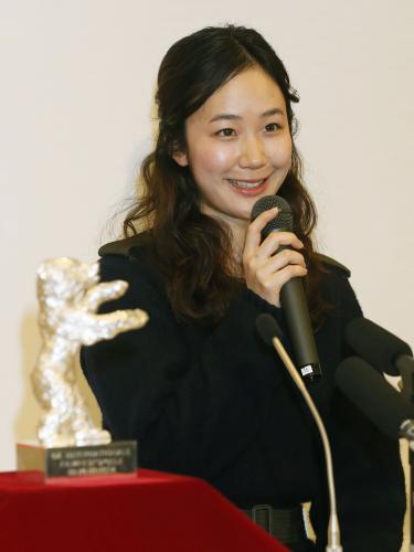 ベルリン映画祭で女優賞の黒木華が帰国会見