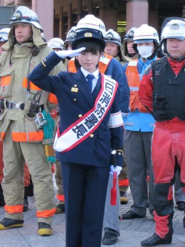 小芝風花　制服姿「ピシッとして身が引き締まります」