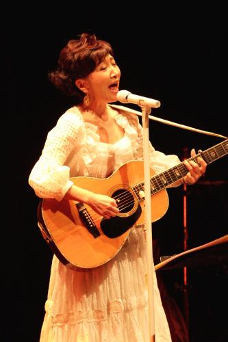 森山良子“原点”のドナドナ熱唱　アコギで１４曲弾き語り