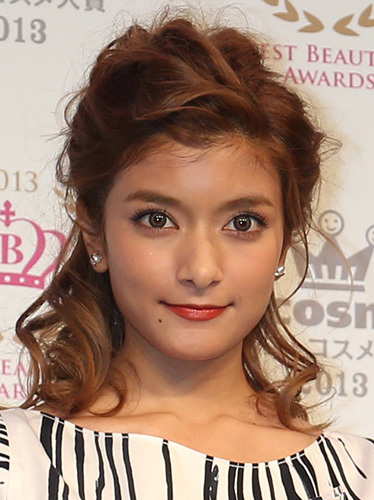 ローラ　報道で父逮捕知り驚き…「100％関係ない」父は容疑否認