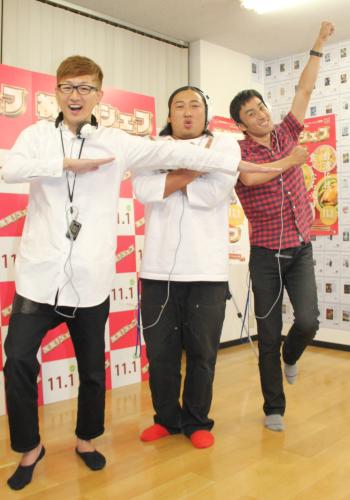 美食コメディ映画「祝宴！シェフ」公開アフレコを行ったロバート（左から）馬場裕之、秋山竜次、山本博