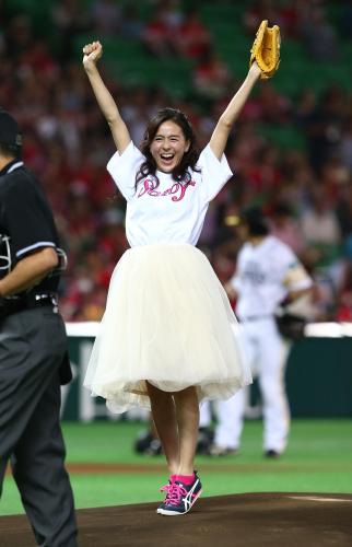 【画像・写真】勝利呼んだ！？杉本彩、初体験も「１００点満点」ノーバン始球式