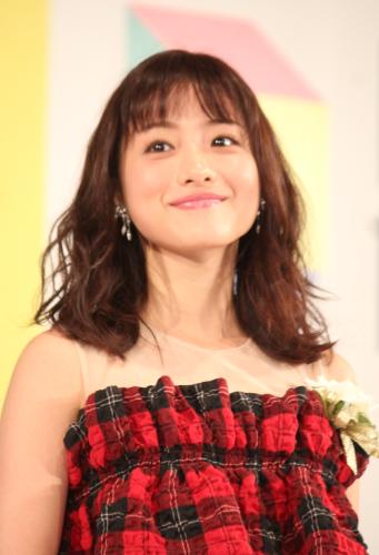 「東京ドラマアウォード２０１４」授賞式、「失恋ショコラティエ」で助演女優賞を受賞した石原さとみ