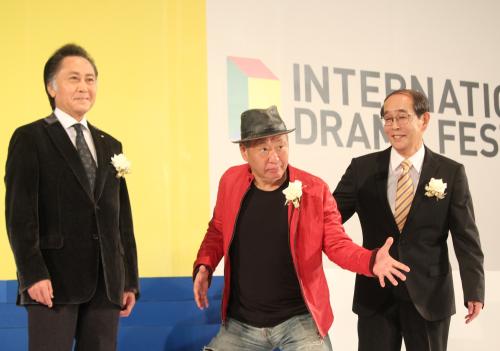 「東京ドラマアウォード」で特別賞を受賞した「三匹のおっさん」に出演した（左から）北大路欣也、泉谷しげる、志賀廣太郎