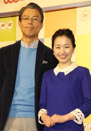 新ニュース番組「ニュース　シブ５時」を担当する松尾剛アナ（左）と寺門亜衣子アナ