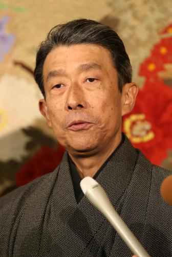 三津五郎さん密葬　長男・巳之助らに見守られ荼毘に