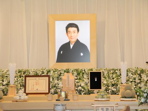 尾上菊五郎　三津五郎さんに誓った「巳之助くんを立派な役者に」