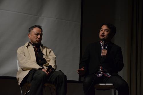 上映後にトークショーを行った写真家・畠山直哉氏（左）と畠山容平監督