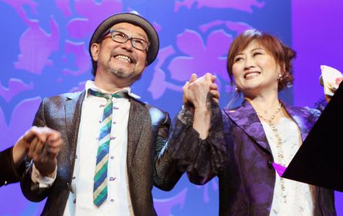 米ワシントンで桜祭り開幕式　渡辺美里熱唱　大江千里と共演