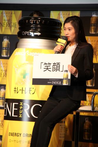 「キレートレモンＥＮＥＲＧＩＥ（エナジエ）」新ＣＭ発表会に出席し、仕事で一番大切なことを「笑顔」と語る篠原涼子