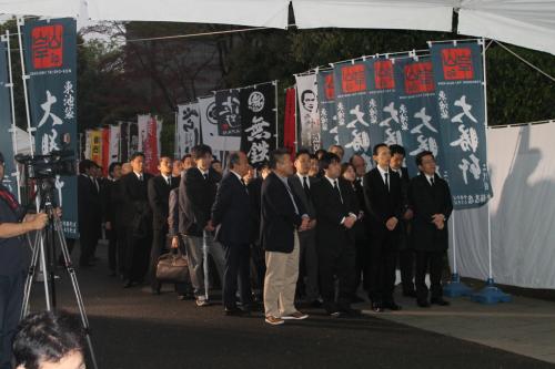 大勝軒・山岸さん通夜に600人、50本以上のぼりで“ラーメン葬”