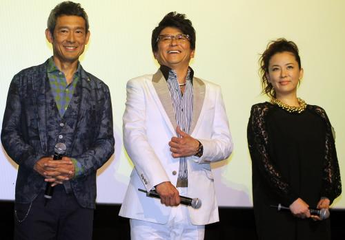 映画「Ｚアイランド」完成披露試写会で舞台あいさつを行った（左から）鶴見辰吾、哀川翔、鈴木砂羽