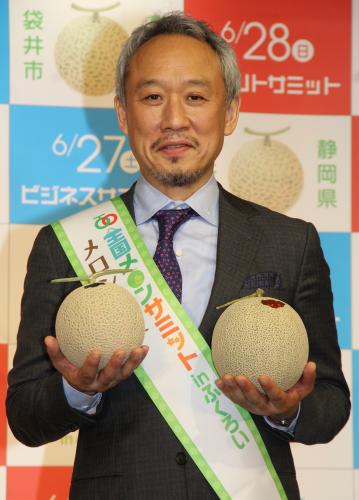 【画像・写真】西村雅彦　メロンつながりで大使就任　市長の思わぬ暴露に苦笑い