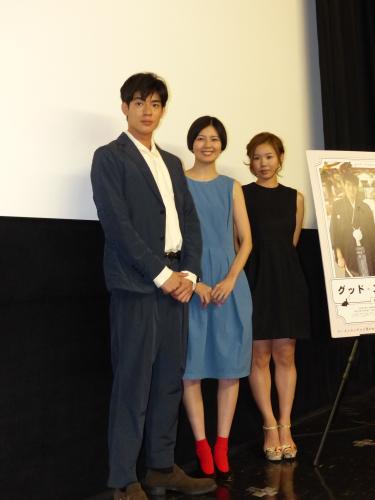 映画「グッド・ストライプス」の初日舞台あいさつに登壇した、左から、中島歩、菊池亜希子、岨手由貴子