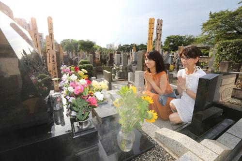 あれから30年　坂本九さん墓前で柏木由紀子と大島花子「長いようで短いよう」